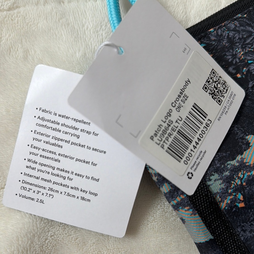 Lululemon Patch Logo Women's Black print Crossbody Bag NWT - Picture 3 of 5